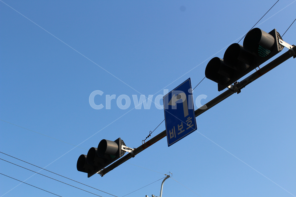 신호등,파란불,비보호,trafficlight,하늘,도로표지판,교통,교통수단,traffic,transportation