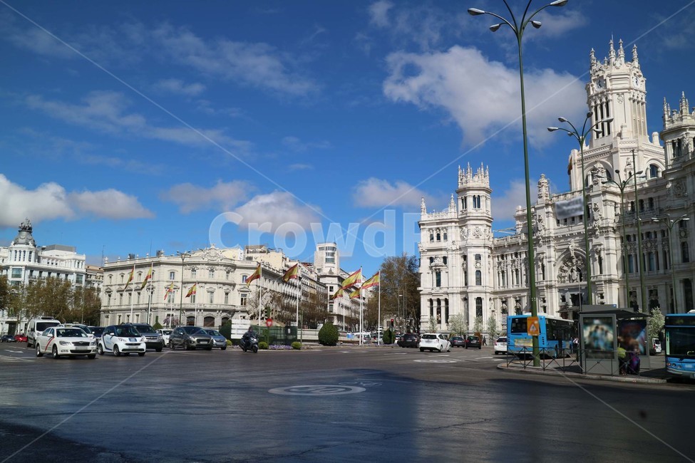 bus,spain,city,mardrid,Overseas,building,foreign country,Street lamp,automobile,cloud,sight,cityscape,europe,traffic,architecture,sky,town,downtown,Spain,Plaza,Madrid,road name
