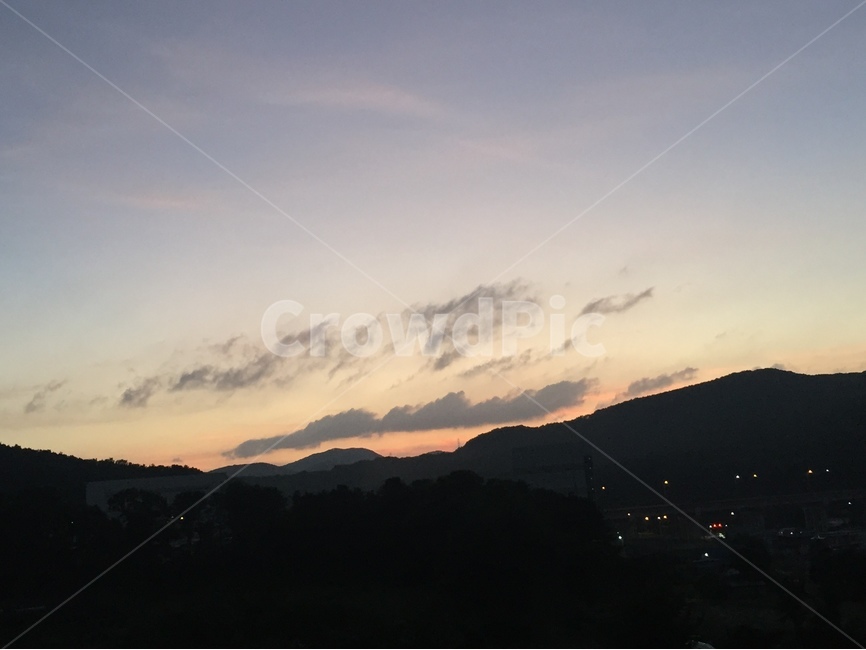 하늘,노을,구름,일몰,나무,여름하늘,핑크빛하늘,바람,해,감성,감성사진,숲,자연,여름,자연,풍경,nature,landscape,outdoors,옥외,dusk,황혼,sunset,sky,dawn,새벽,red sky,붉은 하늘