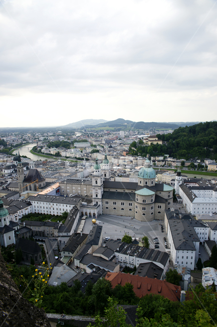 outdoors,nature,자연,풍경,scenery,경치,landscape,aerialview,유럽,오스트리아,잘츠부르크,성당,교회,europe,salzburg,austria,urban,river,강,집,house,도시,지붕,roof,다리,bridge,중앙광장
