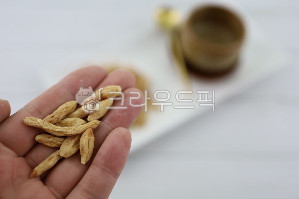 맥문동,건조맥문동,약재,약초,한약재,한방재료,한약재료