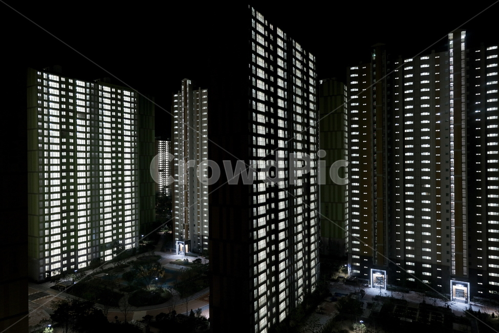 아파트,공사장,건물,불빛,야경,nightscape,apartment,apart,building,light,night,시티,city,도시,urban,고층건물,어반,야경,밤,풍경,nightscape,night,landscape,도시,city,건축물,건물외관,exterior,building,structure,architecture,construction,town,high rise,고층 건물,office building,사무실 건물