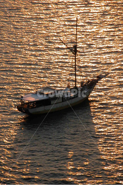 vessel,watercraft,선박,보트,boat,sunset,석양,바다,sea,일몰,교통,교통수단,traffic,transportation