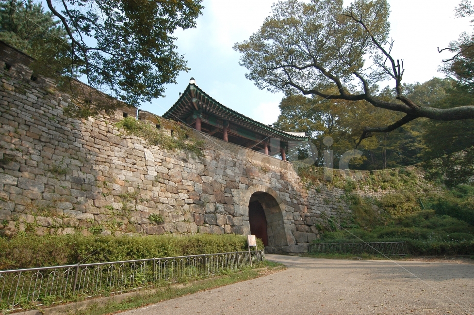 남한산성,세계문화유산,성,성곽,성문,한국,전통,한국전통,건축,전통건축,전통건축물,경기도,고건축,문화재,세계유산,문화유산,건축물,건물외관,exterior,building,structure,architecture,construction,랜드마크,landmark,tourist attraction,한국전통,한국문화,korean traditional,korean culture
