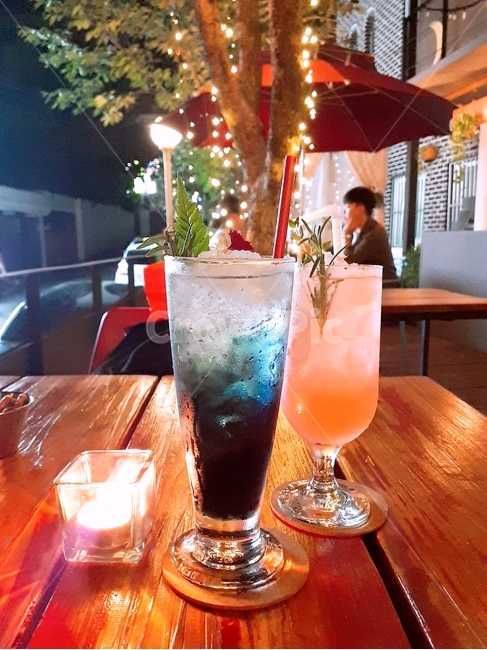 칵테일,술,이쁜사진,야외,테이블,cocktail,술,주류,alcohol