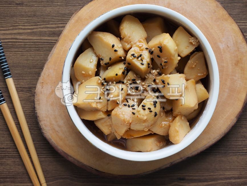 감자,깨,감자조림,반찬,감자요리,한국음식,아시아음식,배경,음식,sidedish,potato,koreanfood,asianfood,background,food,웰빙,웰빙음식,한식,wellbeing,wellbeingfood,음식,식재료,요리,food,cook,meal,dishes,food reserves