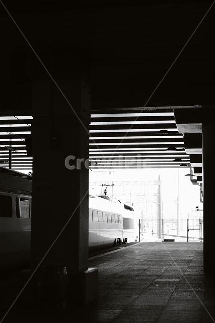 흑백사진,기차,기차역,ktx,감성사진