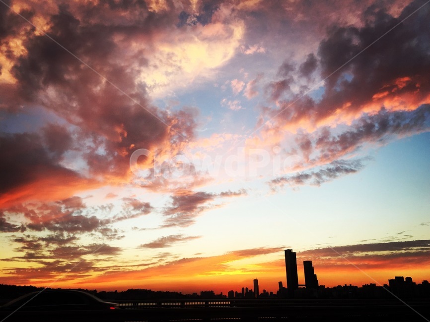 한강,퇴근길,해질녘,노을,일몰,풍경,하늘,구름,도시,풍경,city,landscape,한국도시풍경,한국도시경관,korea cityscape,실루엣,그림자,silhouette,shadow,nature,자연,outdoors,옥외,sky,red sky,붉은 하늘,sunset,dawn,새벽,dusk,황혼