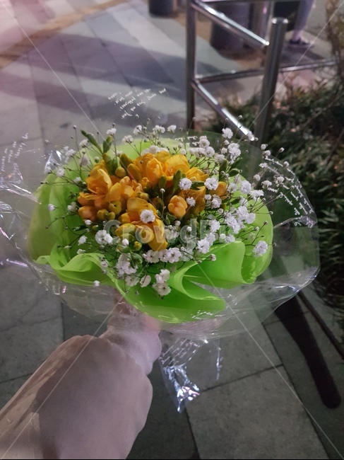 꽃,꽃다발,안개꽃,밤,기념일,꽃,flower,기념일,축하,anniversary,congratulation,celebrate,celebration