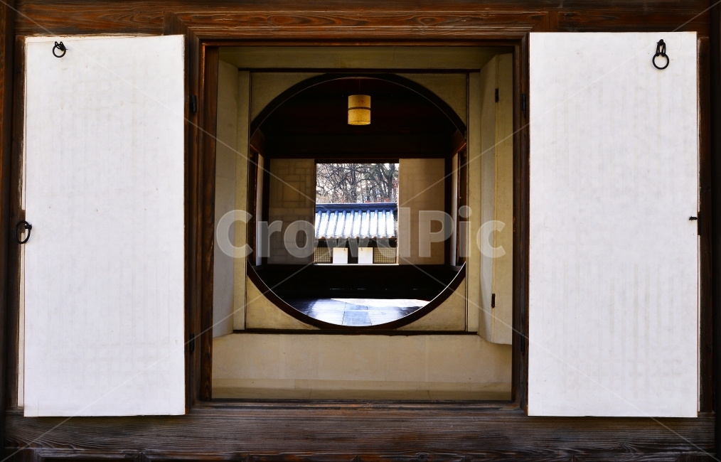 한옥,전통,북촌,하우스,기와집,서울,명소,관광지,투어,민속,보존,역사,HISTORY,HOUSE,SEOUL,TOUR,CULTURE,TRADITIONAL,KOREA,한국,가볼만한곳,처마,나무,우드,곡선,한국의미,아름다움,건축,장인,집,주거지,고궁,한국전통,한국문화,korean traditional,korean culture,인테리어,실내디자인,interior design