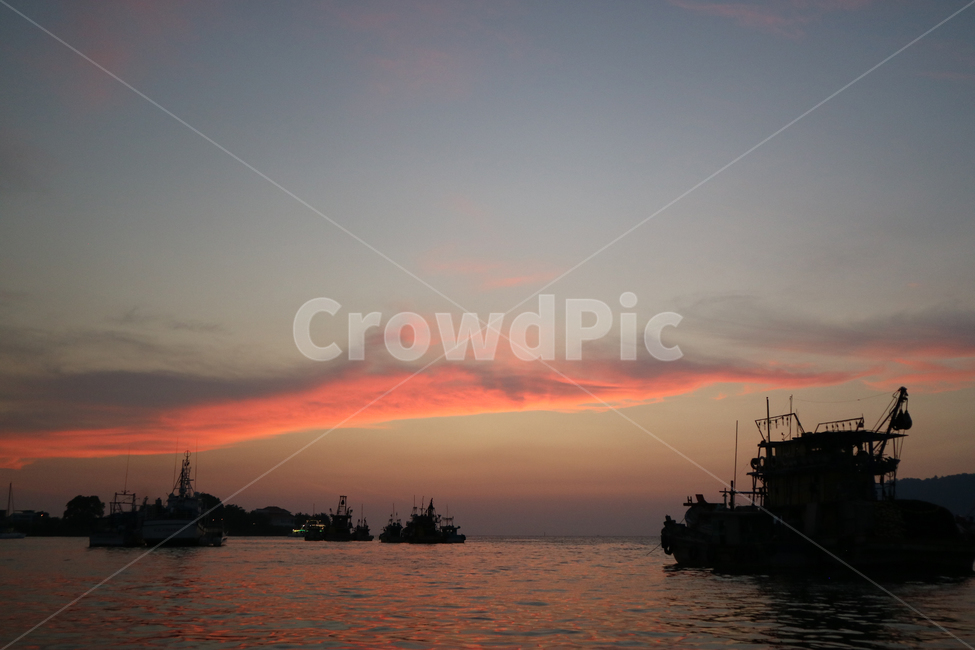 노을,바다,배,해질녘,선셋,하늘,sunset,sky,ship,실루엣,산업,industry,industrial,어업,fishery,fishing industry