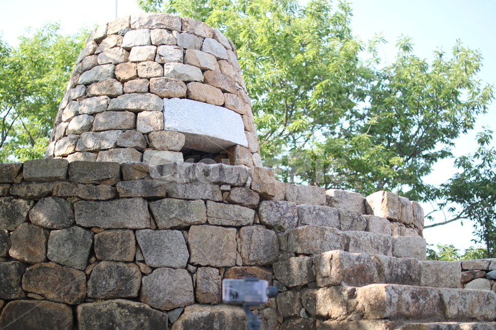 봉수대,만장대,산봉수대,성곽,성벽,성,대한민국,한국,경관,풍경,전경,도시,도심,부도심,자연,돌성,돌,돌멩이,나무,돌담,성채,성새,잣,성낭