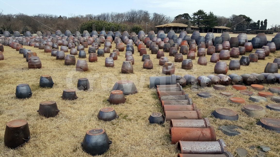 오백장군,항아리,제주돌문화,기와,단지,시골,마을,풍경,landscape,country,rural,town,한국전통,한국문화,korean traditional,korean culture,사물,물건,오브젝트,thing,object,matter