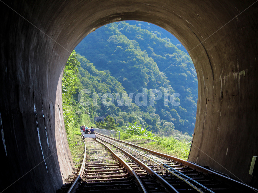 철길,레일바이크,터널,춘천,가을,나무,평화,파란,season,평화로운,railbike,background,사람없음,배경