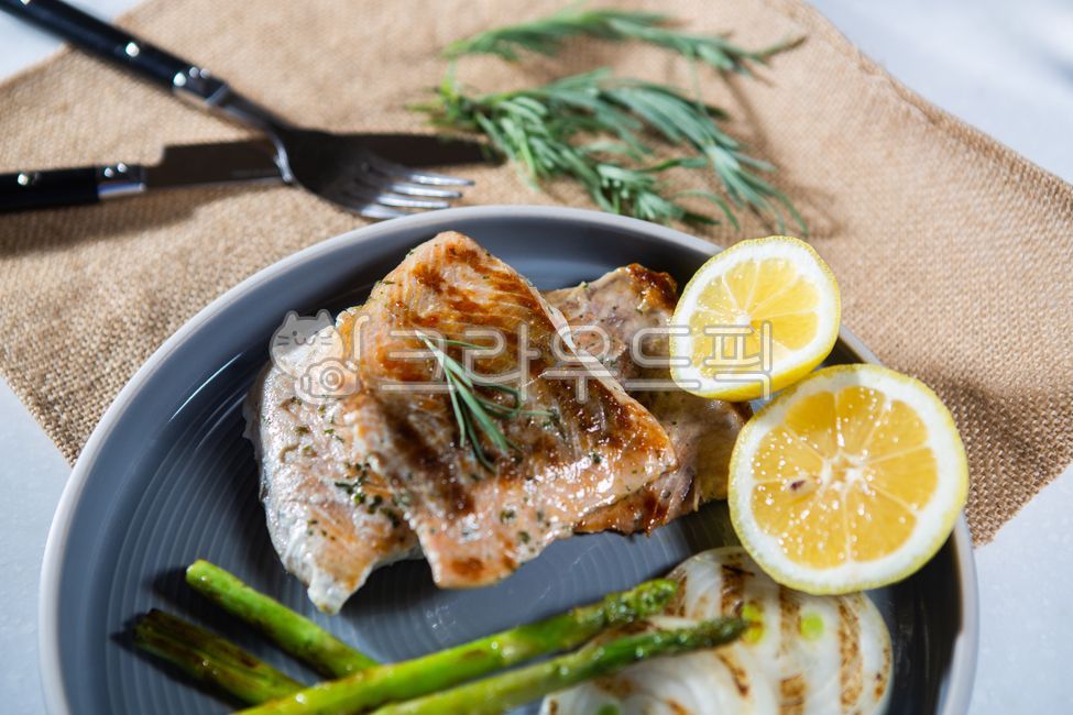 연어스테이크,연어,연어슬라이스,연어시즈닝,연어구이,음식,식재료,요리,food,cook,meal,dishes,food reserves