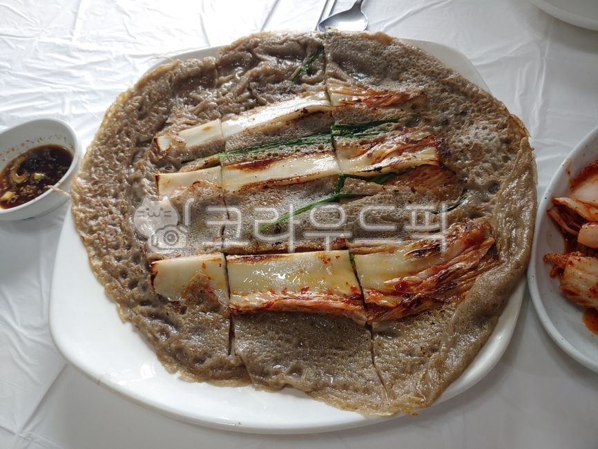kimchi,Korean pancake,buckwheat,buckwheat pancake,Korean food,food