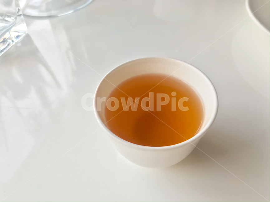 차,홍차,찻잔,테이블,도자기,편안한,휴식,따뜻한,물,음료,자스민차,커피,깨끗한,흰색,찻잎,drink,tea,teatime,table,clam,rest,relax