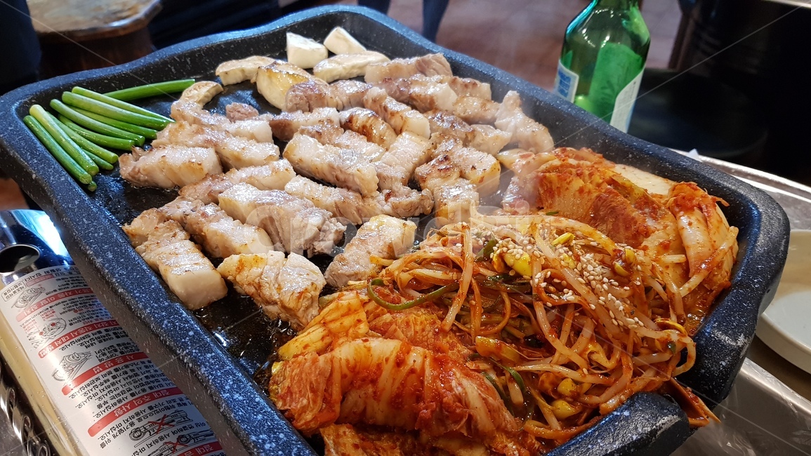삼겹살,김치삼겹살,생삼겹살,돼지고기,삼겹살구이,철판삽겹살