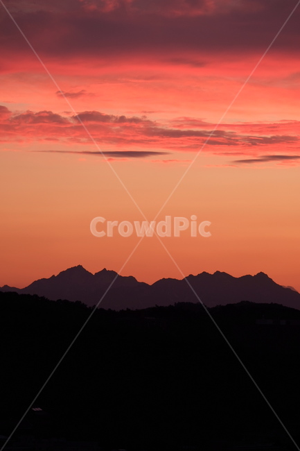 산,mountain,red,color,cloud,구름,색감,해돋이,sunrise,자연,풍경,nature,landscape