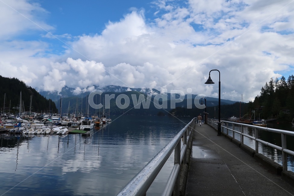 waterfront,워터프론트,물,water,보트,해변,구름,경치