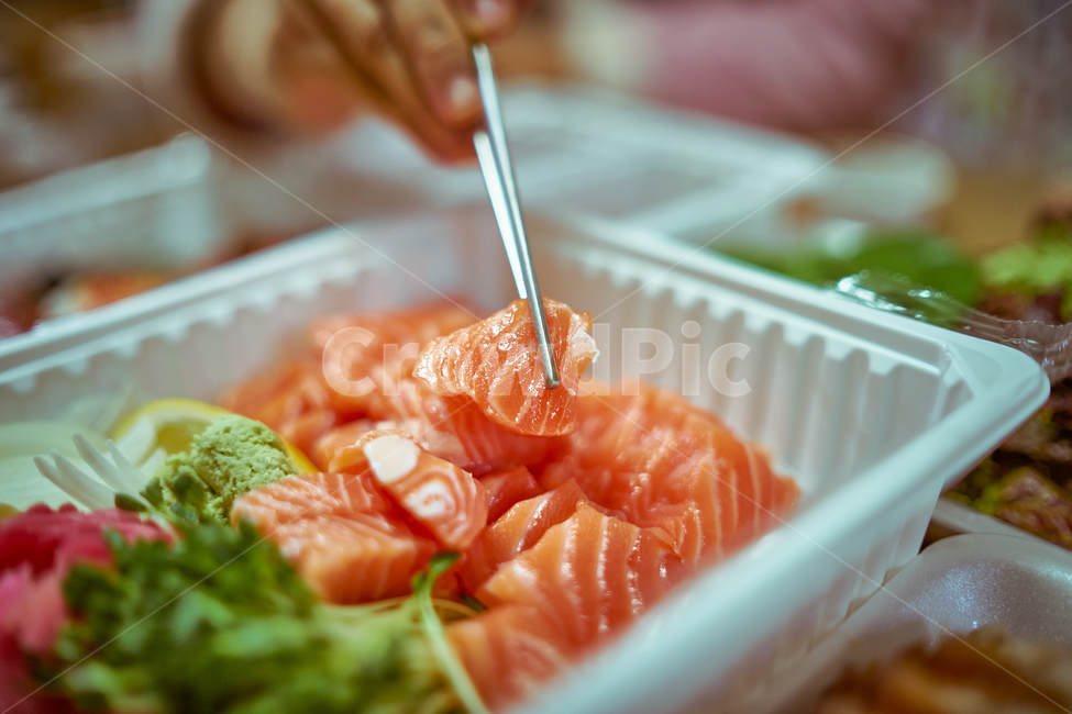 연어,젓가락,배달음식,회,사시미,음식,식재료,요리,food,cook,meal,dishes,food reserves