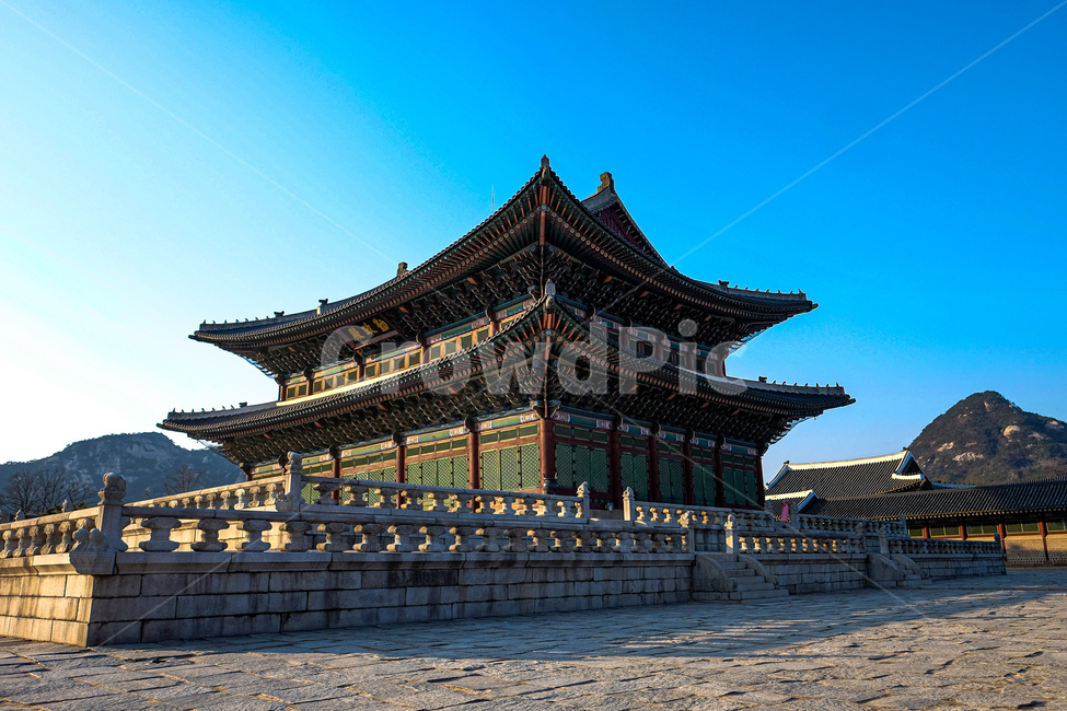 경복궁,근정전,조선의궁궐,서울궁,궁궐,building,건물,architecture,건축물,서울,서울여행지,koreapalace,palace,geunjeongjeon,gyeongbokgung,푸른하늘,북한산,한국전통,한국문화,korean traditional,korean culture,랜드마크,landmark,tourist attraction,한국랜드마크,한국관광지,한국명소,korea landmark,korea tourist attraction,건축물,건물외관,exterior,building,structure,architecture,construction