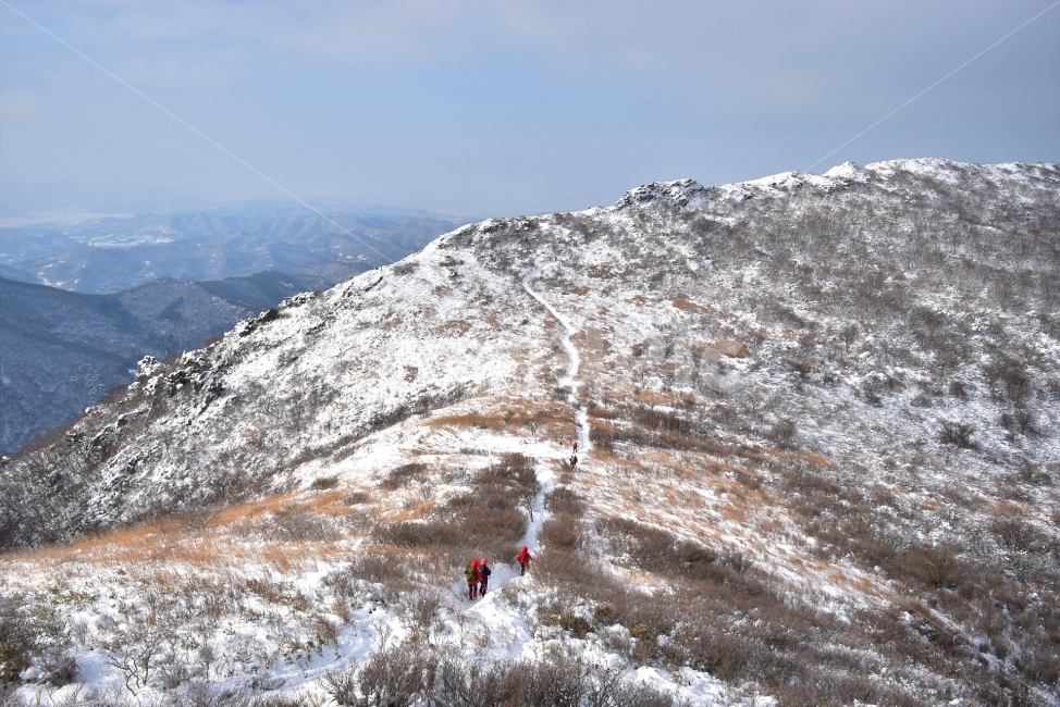 무등산,국립공원,풍경,힐링,산행,설경,상고대,서리꽃,서석대,입석대,안양산,백마능선,장불재,증심사,중봉,중머리재,천왕봉,지왕봉,Korea,National,Park,눈풍경,등산,주상절리,판타스틱,겨울왕국,겨울,지질공원,인왕봉,천지인,설국,2018년,1월,눈꽃,파란하늘,트레킹,winter,landscape,감성,아름다운,황홀한,장관,비경,선경,최고,사진,겨울,계절,winter,season,자연,풍경,nature,landscape,한국자연풍경,한국자연경관,korea nature landscape,mountain range,산맥,mountain,산,outdoors,옥외,adventure,모험,leisure activities,레저 활동