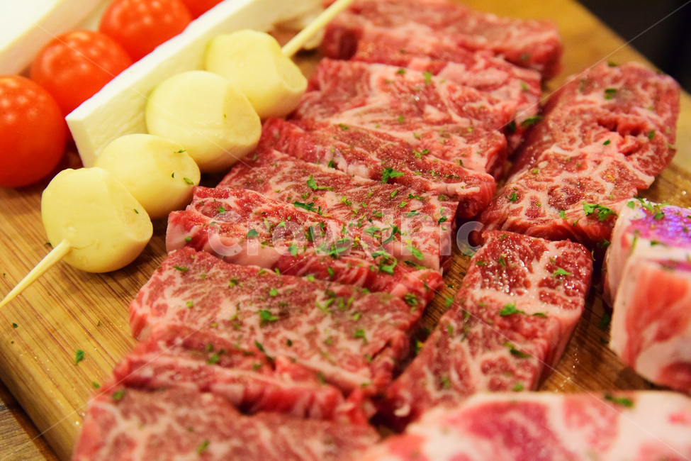 돼지고기,고기,생고기,식재료,pork,마늘,방울토마토,meat,foodmaterial,음식,식재료,요리,food,cook,meal,dishes,food reserves,육류,고기,meat