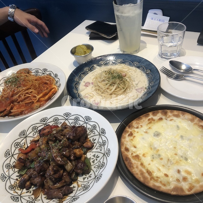 고기,피자,파스타,스테이크,접시
