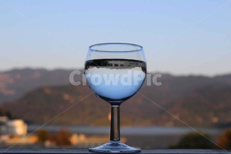 조화,물잔,와인잔,원근,경치,아웃포커싱,슬로베니아,블레드,bled,wineglass,balance,farandnear,glass,음료수,drink,beverage,사물,물건,오브젝트,thing,object,matter