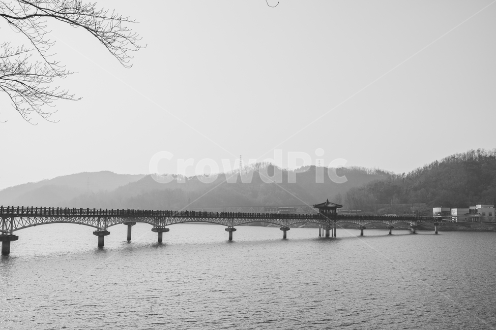 호수,안동,월령교,다리,안동풍경,흑백,모노톤,monochrome,black and white,건축물,건물외관,exterior,building,structure,architecture,construction