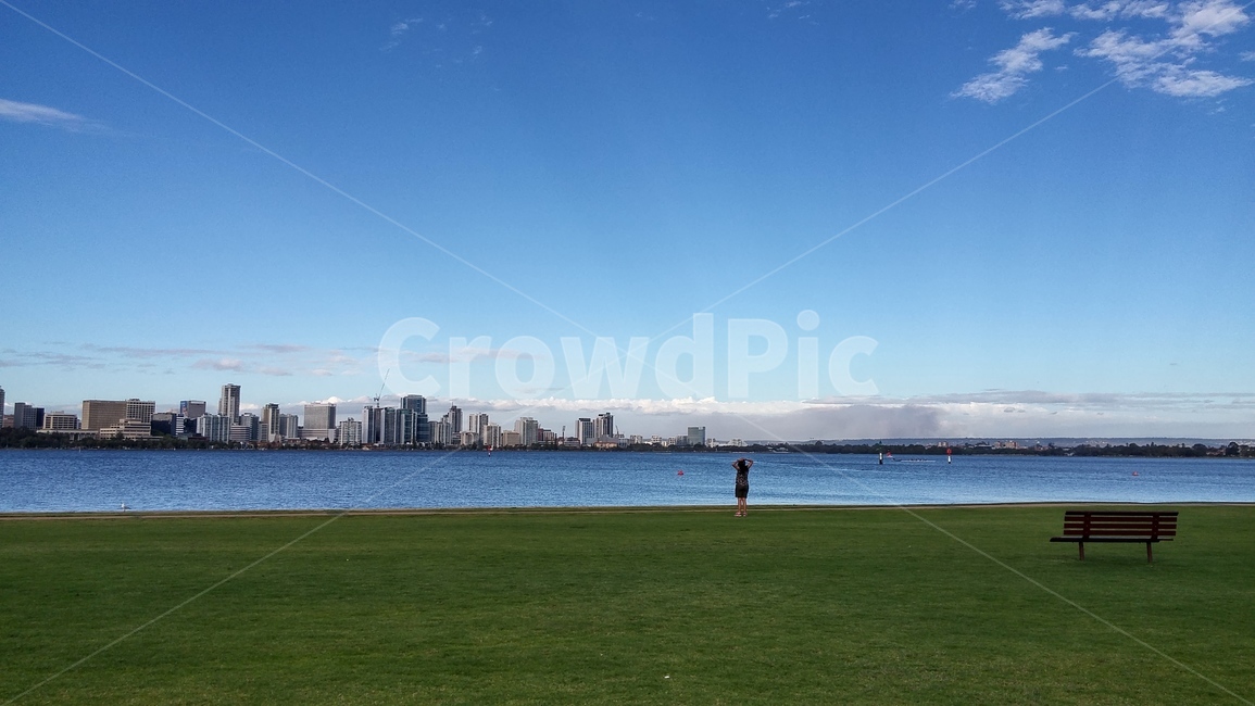 사우스퍼스,호주퍼스,퍼스,southperth,공원,도시,풍경,city,landscape,해외,외국,세계,foreign,oversea,world,세계도시풍경,해외도시풍경,외국도시풍경,world cityscape,bench,벤치,furniture,가구,grass,잔디,plant,식물,outdoors,옥외,field,들