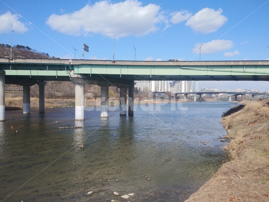 다리,하늘,구름,냇가,중랑천,강,봄,road,도로,bridge,building,건물,water,물