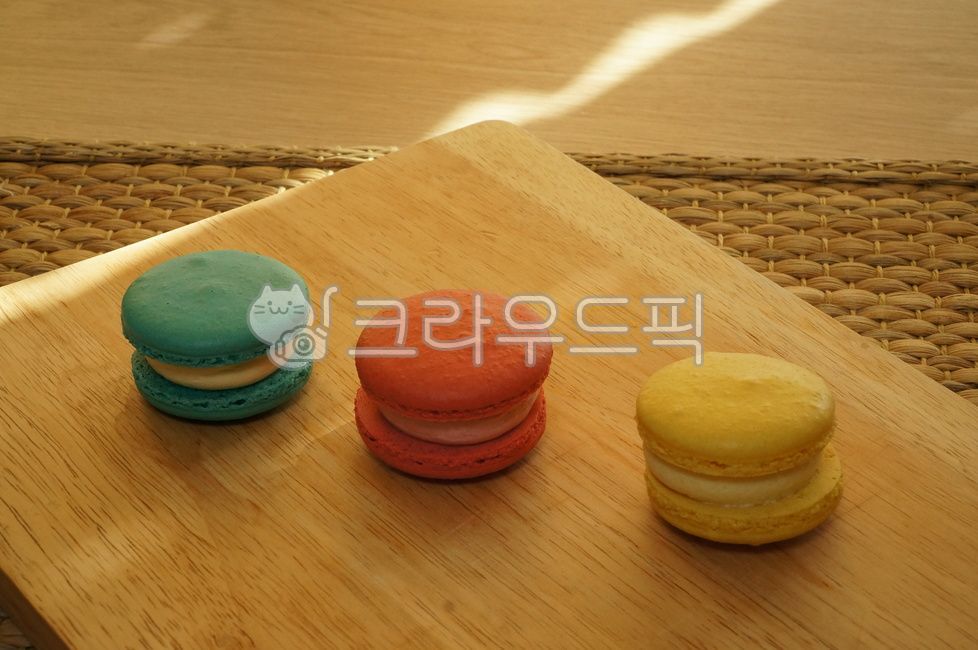 macaron,dessert,macaroon,snack,sweet,colorful