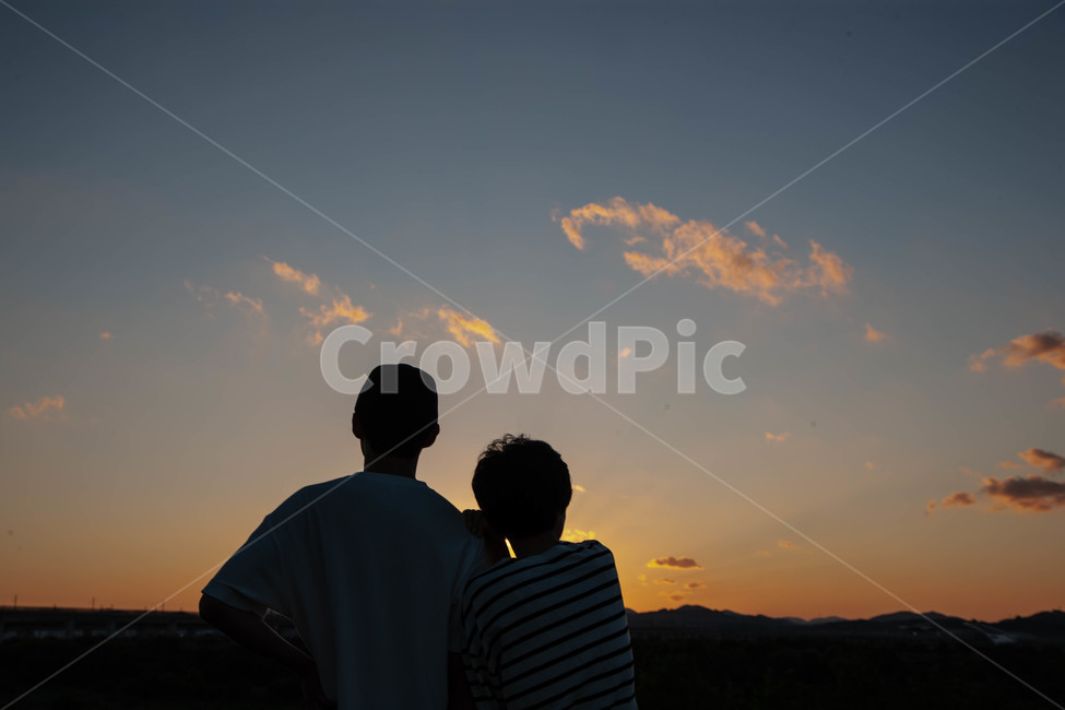 석양,일몰,가족,하늘,풍경,자연,풍경,nature,landscape,사람,인물,인간,human,person,가족,패밀리,family,인물실루엣,사람실루엣,character silhouette,human silhouette,silhouette,실루엣,outdoors,옥외