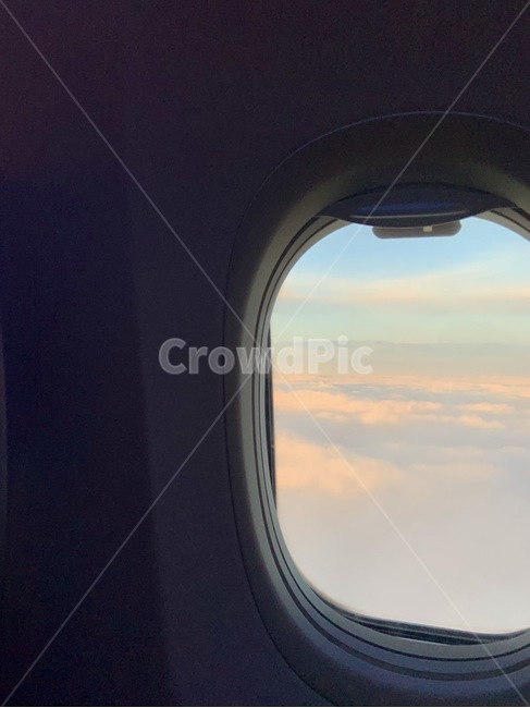 window,sky,airplane,비행기,하늘,창문,비행기창문,구름,여행,travel,trip,gradation,여행풍경,하늘위,구름위,비행기내부,휴가,vacation,leave,출장,business