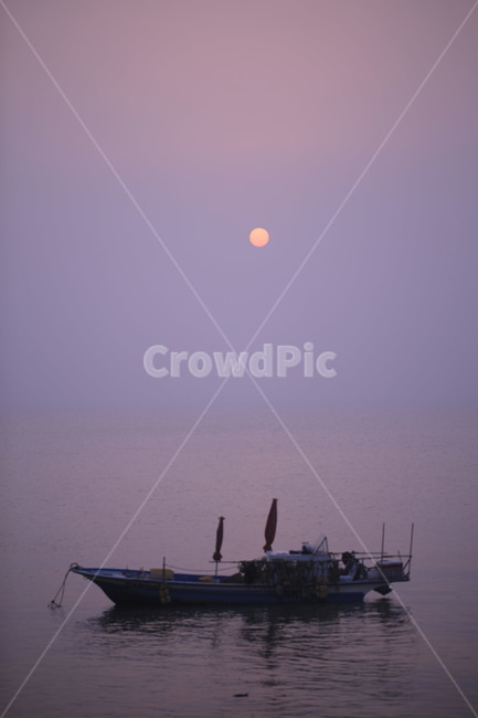 배,나무배,태양,아침,새벽,색감,돛단배,sailingboat,sun,woodenship,자연,풍경,nature,landscape,boat,보트,transportation,교통,vehicle,차량,watercraft,선박