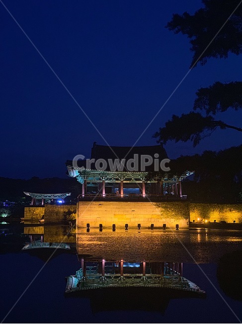 night view,nature,Anapji Pond,Wolji Pond,water,Gyeongju,building,Donggung and Wolji Pond,korea,Hanok,eaves,architecture