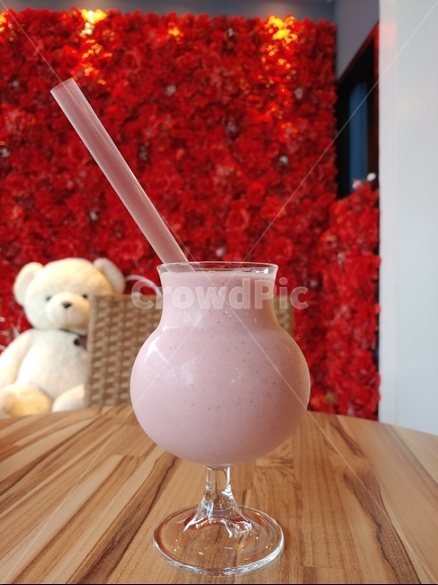 곰,쉐이크,딸기,카페,빨대,음료수,drink,beverage