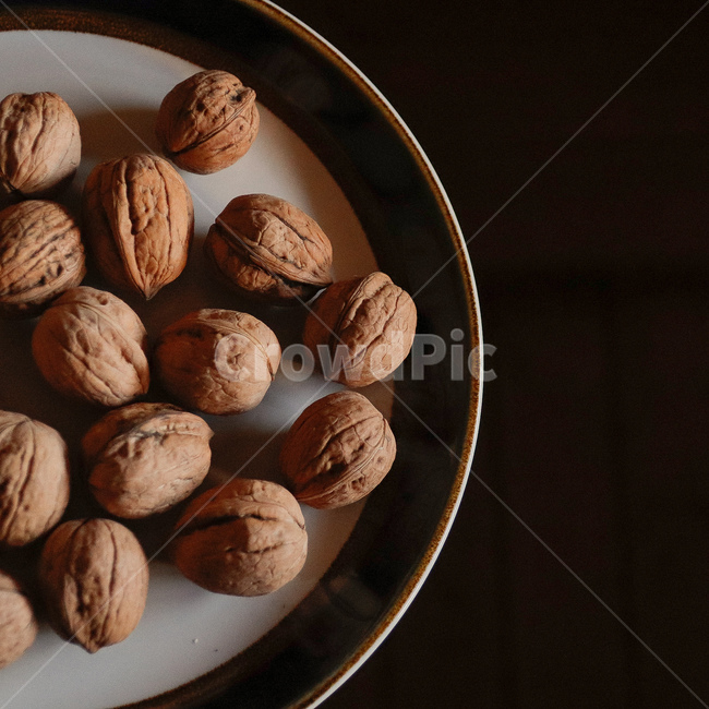 견과류,walnut,너트,호두,접시,nut,여유,슬로우라이프,감성,킨포크라이프,플레이팅,plate,음식,식재료,요리,food,cook,meal,dishes,food reserves,콩류,견과류,beans,pulse,nuts,dry fruits