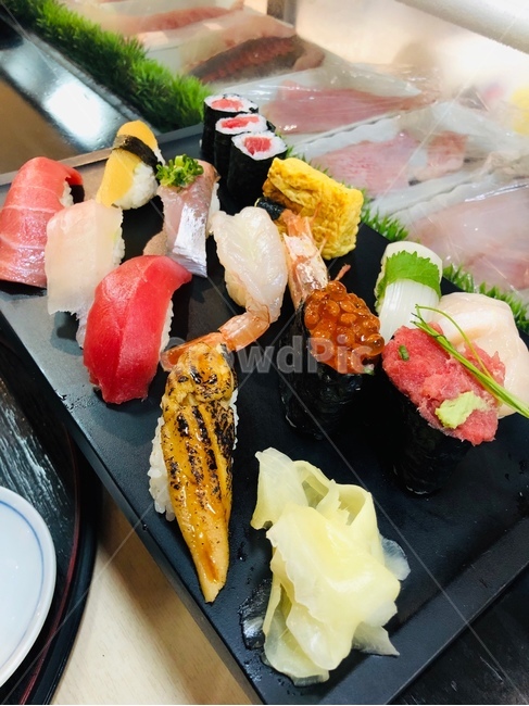 초밥,스시,일본,음식,초밥세트,연어알,연어,참치,새우,광어,장어,식재료,요리,수산물,해산물,일식,일본음식,일본요리,food,cook,meal,dishes,foodreserves,fisheryproducts,seafood,japanesefood,japanesedishes,japanesemeal,japanesecook,sushi,초밥집