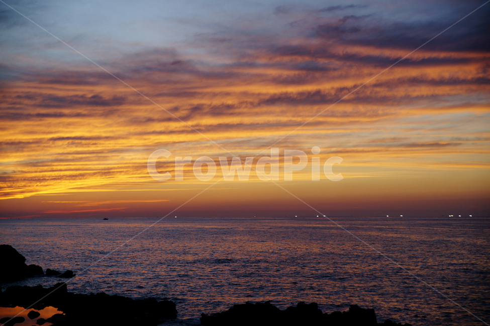 nature,자연,outdoors,옥외,dawn,redsky,붉은하늘,sunset,황혼,sky,일몰,제주,제주도,어영공원,용두암,파도,하늘,구름,노을,바위,어둠