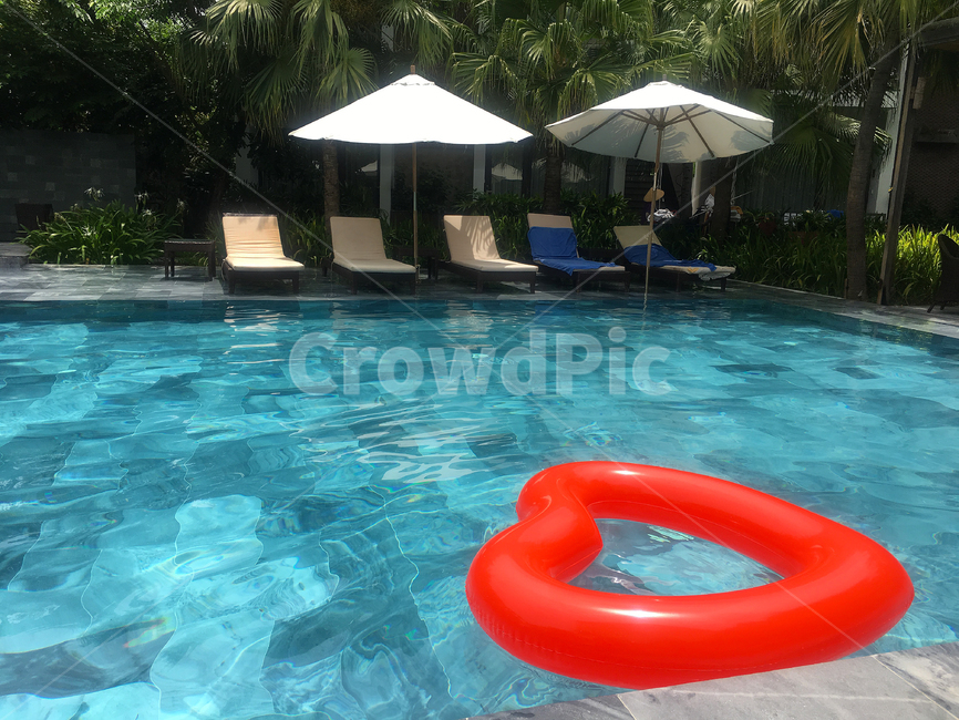 튜브,수영장,야외수영장,하트튜브,하트,pool,호텔,야외풀,휴가