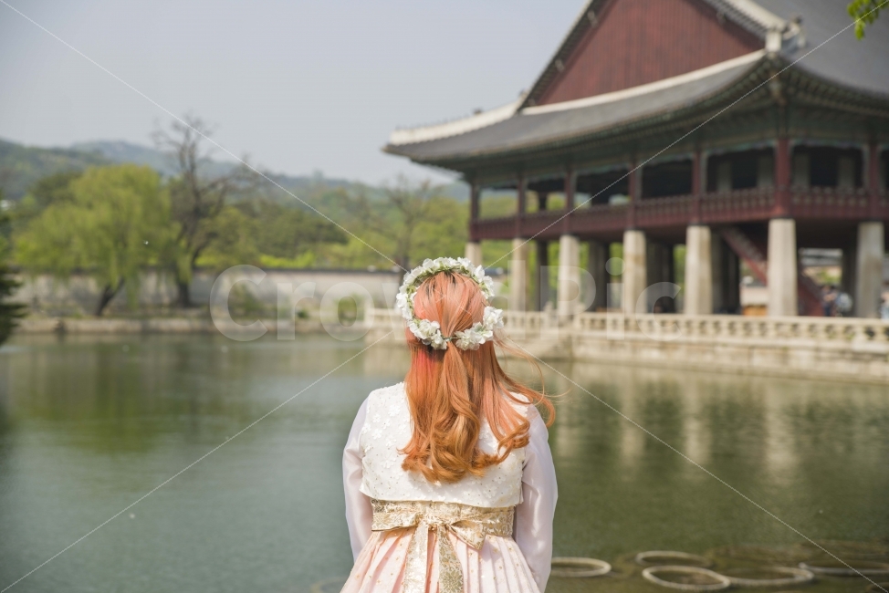 한복,인물,경복궁,전통,뒷모습,랜드마크,landmark,tourist attraction,한국전통,한국문화,korean traditional,korean culture,한복,한국전통의상,hanbok,korean traditional clothes,사람,인물,인간,human,person,여성,여자,woman,female,lady,연출,컨셉,콘셉,direction,concept
