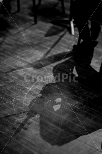 오케스트라,바이올린,휴식,리허설,공연,무대,흑백,시선,스냅사진,사람,인물,인간,human,person,감성,sensible,feeling,악기,음향기기,musical instrument,musical equipment,흑백,모노톤,monochrome,black and white