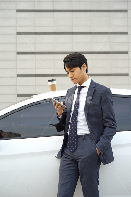 남성,남자,비즈니스,회사원,직장인,정장,양복,슈트,사업가,영업사원,자동차,사람,인물,인간,human,person,남성,남자,man,male,산업,industry,industrial,교통,교통수단,traffic,transportation,비즈니스,사업,business,service,work