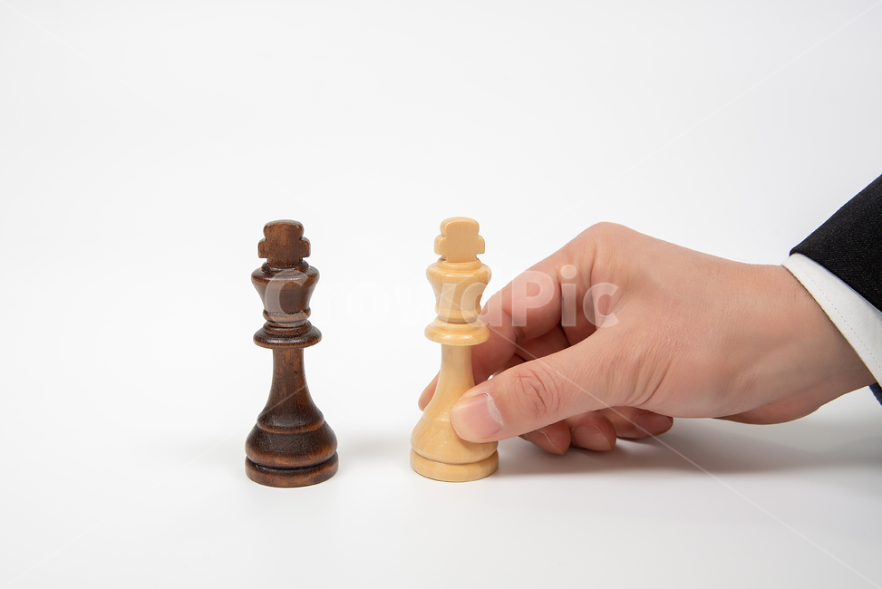 Western chess,agent,space,Western,white,negotiation,copy space,games,businessman,conversation,Business,chess piece,chess,king,contract,opponents,survival,confrontation,blank space,1 number of people,background,success,tactics,deal,game,held in hand,concep