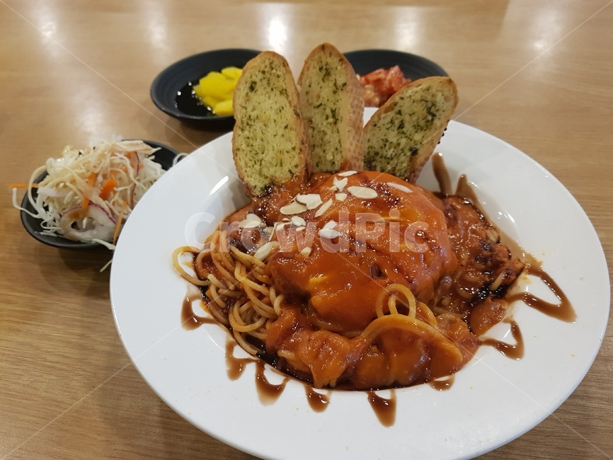 음식,스파게티,함박,면,식사,저녁,파스타,돈까스,면류,서양요리,양식,요리