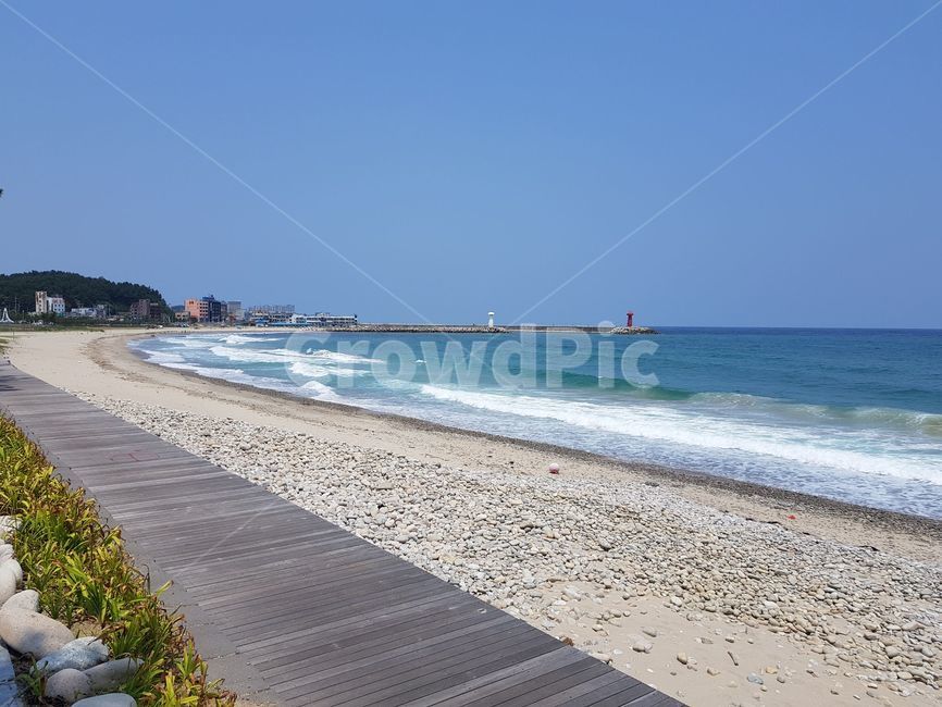 속초,바다,속초바다,동해바다,파란바다,자연,풍경,nature,landscape,해변,바다,beach,sea,building,건물,bridge,다리,boardwalk,산책로