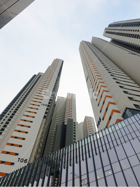 city,고층건물,아파트,building,도시,apartmentbuilding,highrise,하늘,여백,고층아파트,아파트단지,신축아파트,신축건물,건물,풍경,urban,어반,town,주거,건축,건축물,건축물,건물외관,exterior,building,structure,architecture,construction